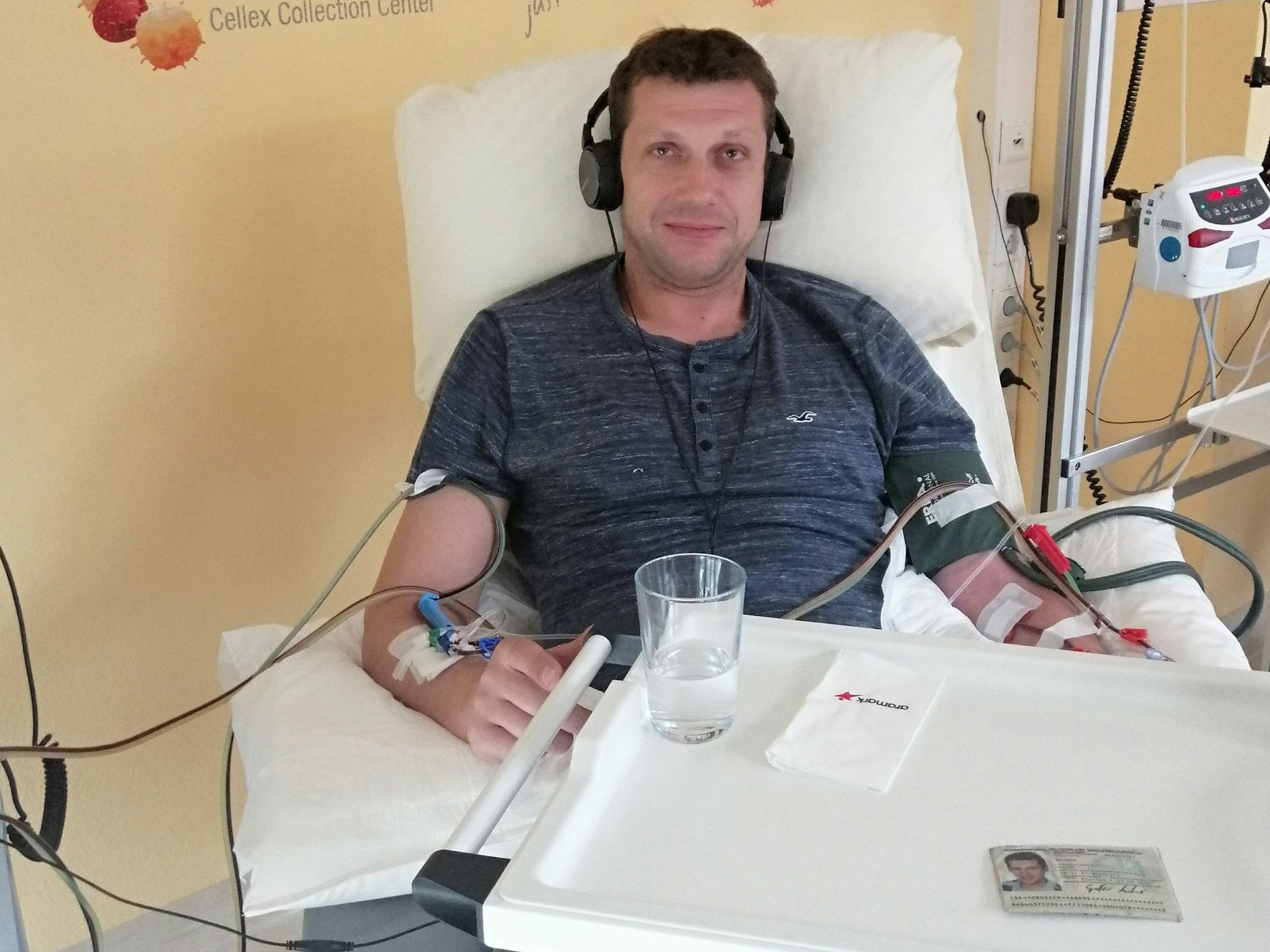 André aus Berlin bei seiner lebensrettenden Stammzellenspende für Eva aus Niederkrüchten