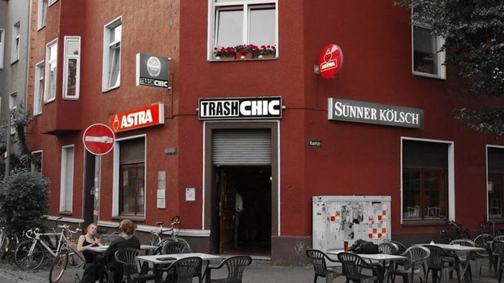 Der Außenbereich des Trash Chic in Köln Kalk.