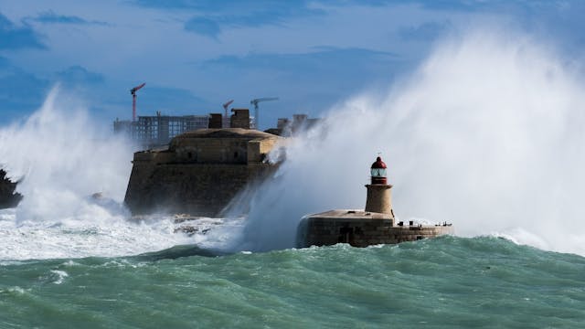 Hohe Wellen auf Malta, 2023. Jonathan Borg/XinHua/dpa +++ dpa-Bildfunk +++