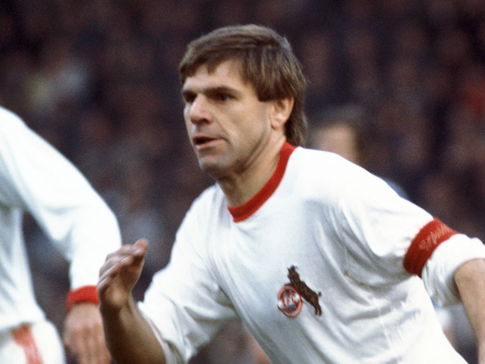 Wolfgang Weber trägt 1976 die Kapitänsbinde beim 1. FC Köln.