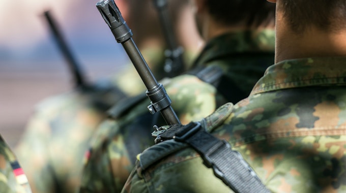 Soldaten bei einem Appell der Bundeswehr.