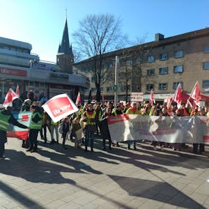 Verdi-Warnstreik, Kundgebung vor Rathaus Leverkusen
