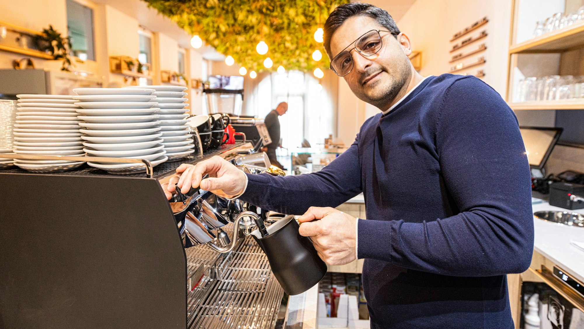 Hat ein Faible für Kaffee und Eis: Alessandro Guzzo in seinem Lokal „Der Süden“.