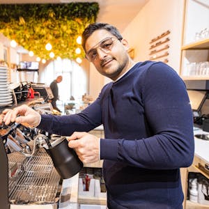 Hat ein Faible für Kaffee und Eis: Alessandro Guzzo in seinem Lokal „Der Süden“.