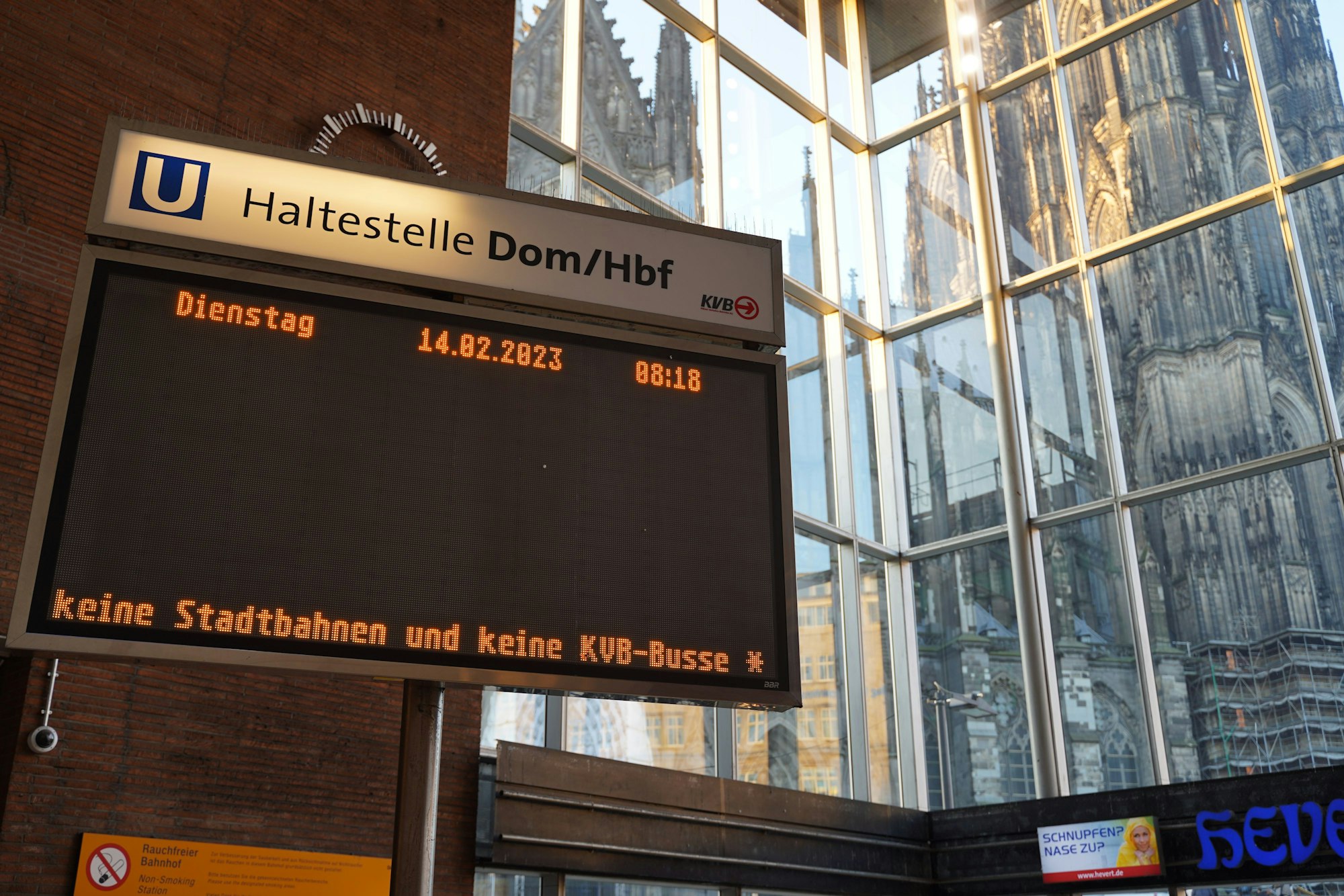 Auf der Anzeigetafel im Hauptbahnhof sind keine geplanten Fahrten der U-Bahn zu sehen.