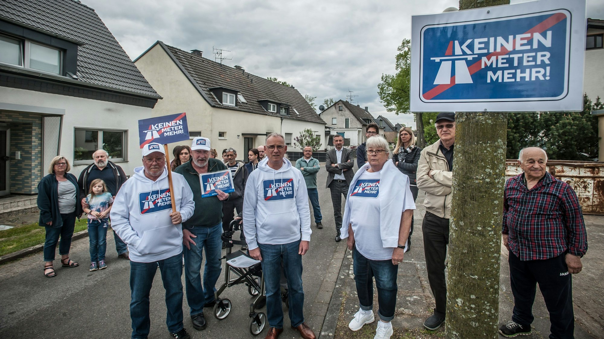 Protest gegen den Autobahnausbau in der Straße Ratherkämp, Schleswig-Holstein-Siedlung.