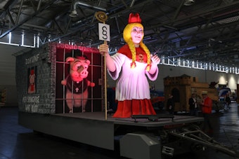 Segnung des Kölner Rosenmontagzuges 2023, anschließend Vorstellung der Persiflagewagen 
in den Messehallen