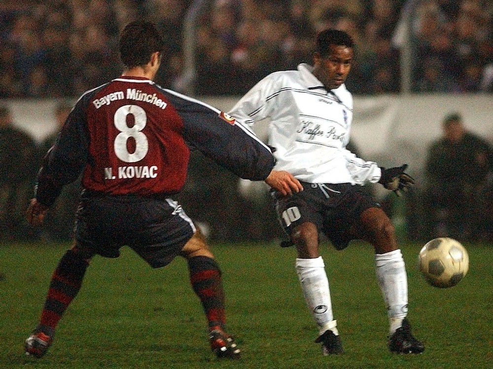 Daniel Thioune gegen Niko Kovac in der 2. Runde des DFB-Pokals 2001.