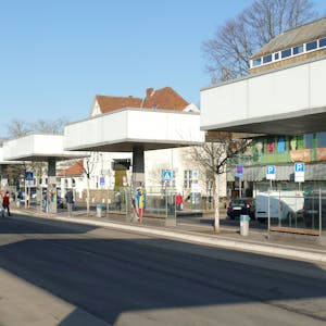 Der Busbahnhof in Hennef a Tag des Warnstreiks im ÖPNV.