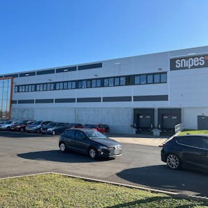 Das Foto zeigt den Standort der Firma Snipes im Gewerbegebiet in Wesseling-Eichholz.