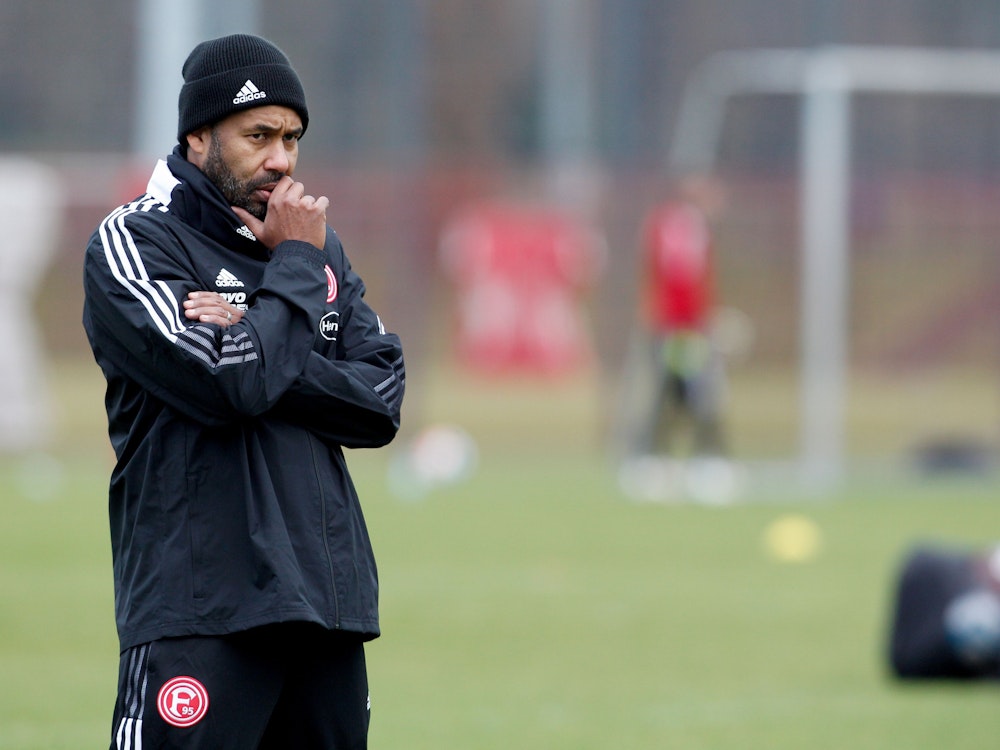 Der neue Cheftrainer Daniel Thioune leitet sein erstes Training bei Fortuna Düsseldorf.
