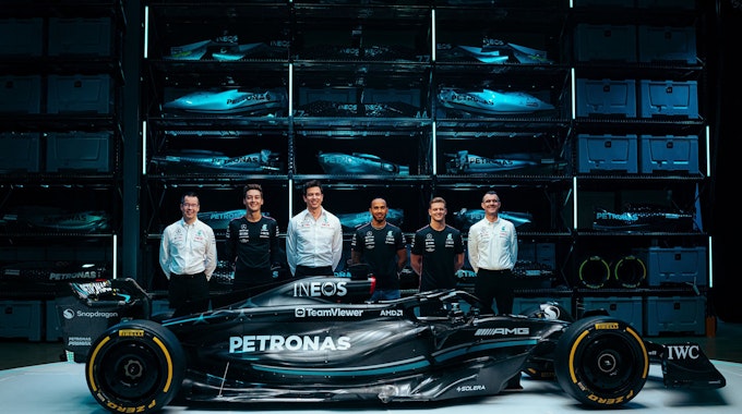 Das Team von Mercedes präsentierte am 15. Februar 2023 den schwarzen W14.