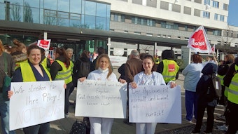 Bereits im Februar haben Mitarbeitende der Kölner Kliniken gestreikt.