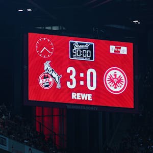 1. FC Köln - Eintracht Frankfurt am 12.02.2023 im RheinEnergieSTADION in Köln Anzeigetafel / Videoleinwand mit dem offiziellen Endergebnis 3:0&nbsp;