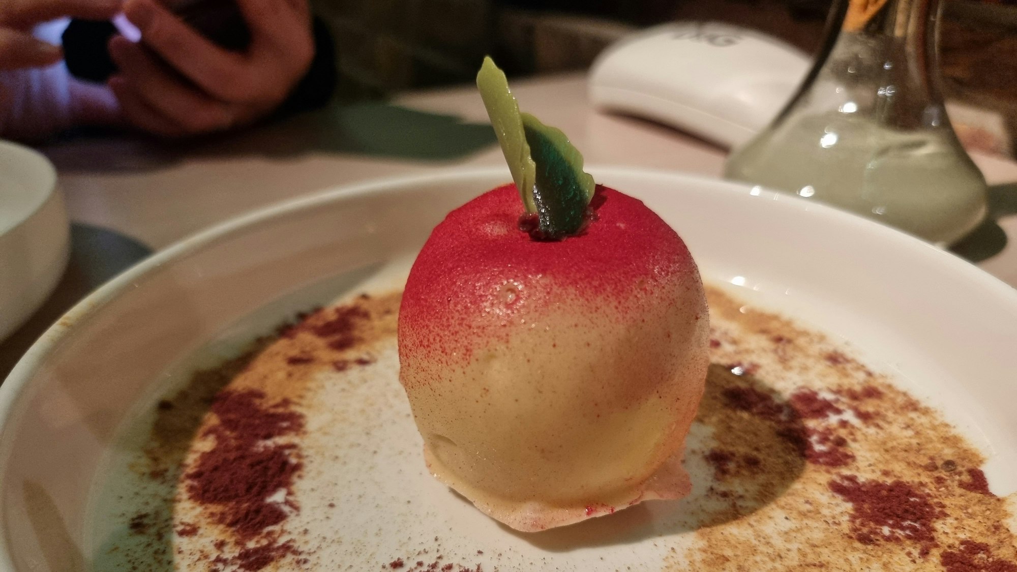 Guter Nachtisch im Auerhahn: „Dekonstruierter Apfel“
