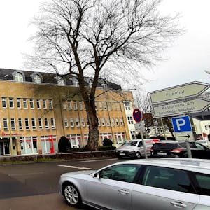 Bürgermeister-Schmidt-Straße Burscheid vor Bauarbeiten, die am 20.2.23 starten, Filiale der Kreissparkasse