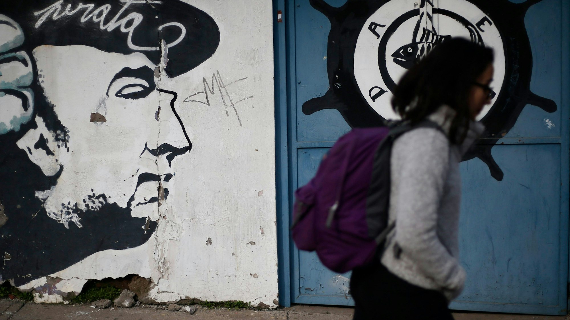 ARCHIV - 12.07.2017, Chile, Santiago: Darstellung des chilenischen Dichteres und Nobelpreisträgers Neruda an der Wand des Museums „La Chascona“.