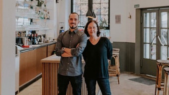 Die Betreiber des Café MB in Klettenberg: Betreiber Max und Barbara Bandte.
