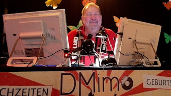 Rathaussturm Burscheid 2023 Karneval

DJ Peter „Mimo“ Mihm hört nach dieser Sessionssause und 16 Jahren am Musikpult auf.