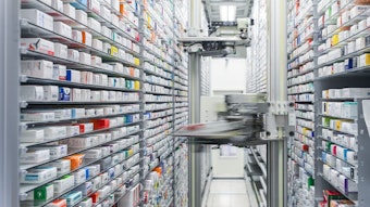 Blick in das automatisierte Medikamentenlager einer Apotheke.