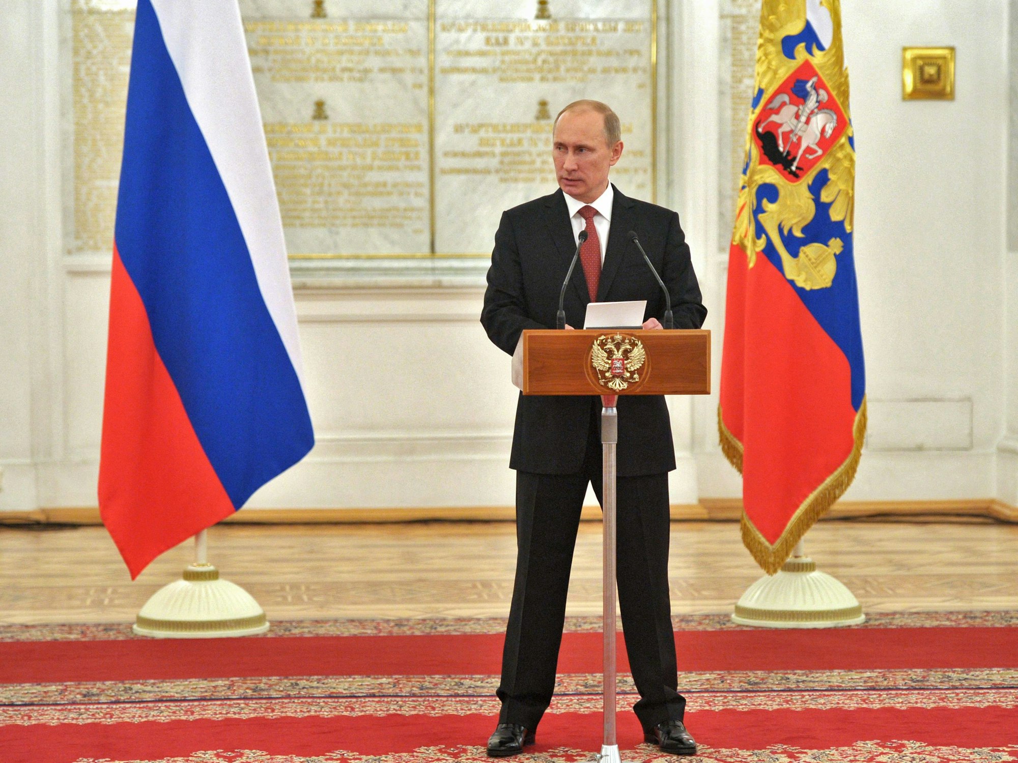 Russlands Präsident Wladimir Putin trifft am 28. Dezember 2012 im Kreml in Moskau die neu beförderten Spitzenoffiziere verschiedener Zweige der russischen Streitkräfte.