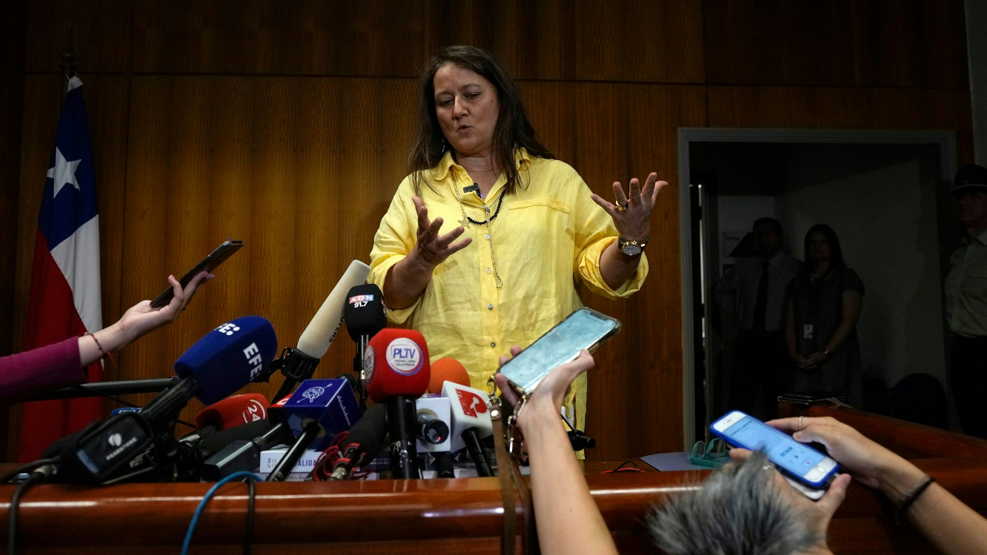 Richterin Paola Plaza bei der Pressekonferenz, nachdem ihr der Bericht internationaler Forensik-Experten zum Tod Pablo Nerudas vorgelegt wurde.