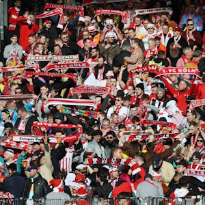 Die Fans des 1. FC Köln beim Stuttgart-Gastspiel in der Mercedes-Benz-Arena.