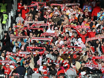 Die Fans des 1. FC Köln beim Stuttgart-Gastspiel in der Mercedes-Benz-Arena.