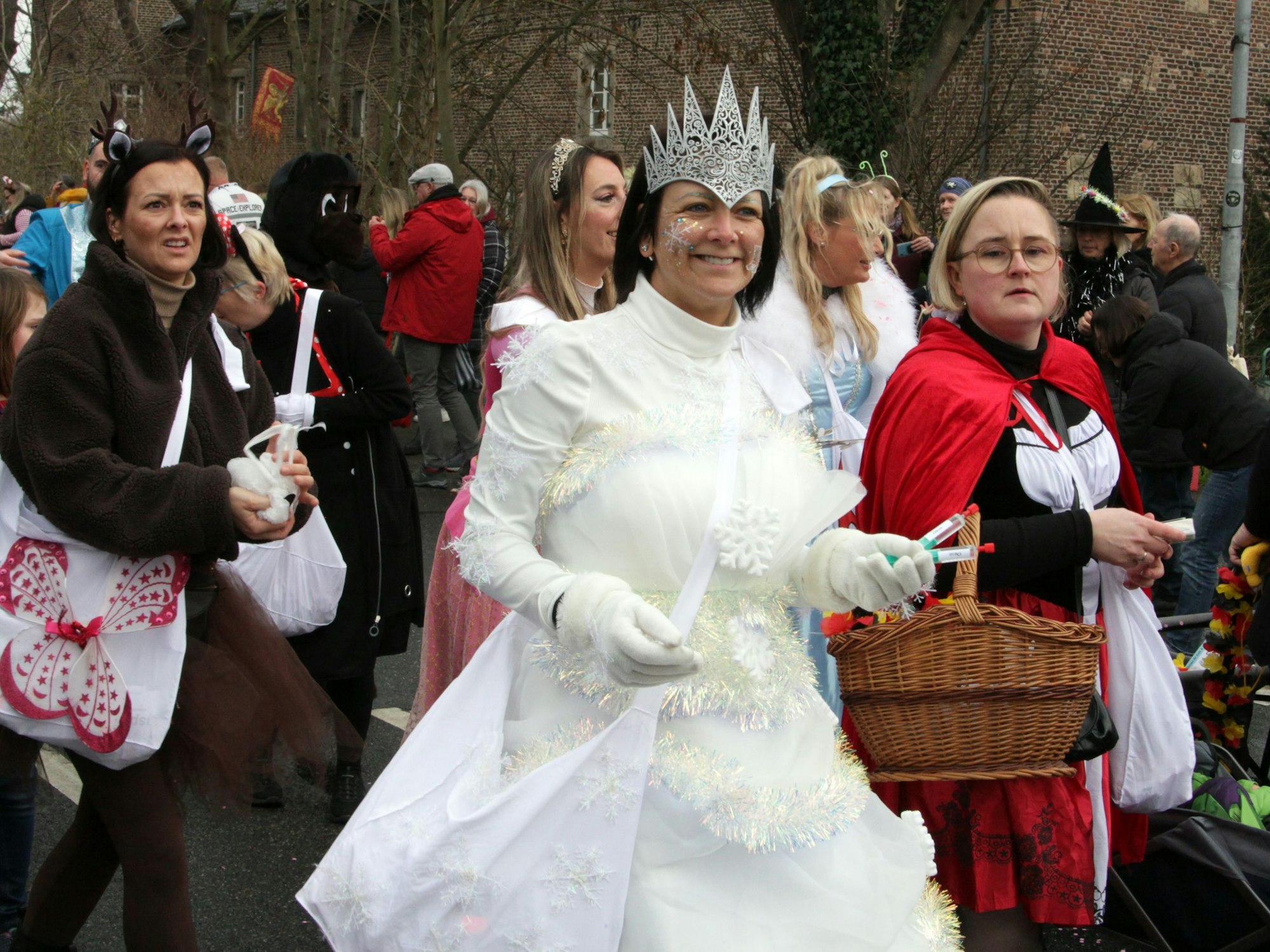 Da strahlte die Schneekönigin: Beim Blatzheimer Sonntagszug gab es prächtige Kostüme zu bewundern.