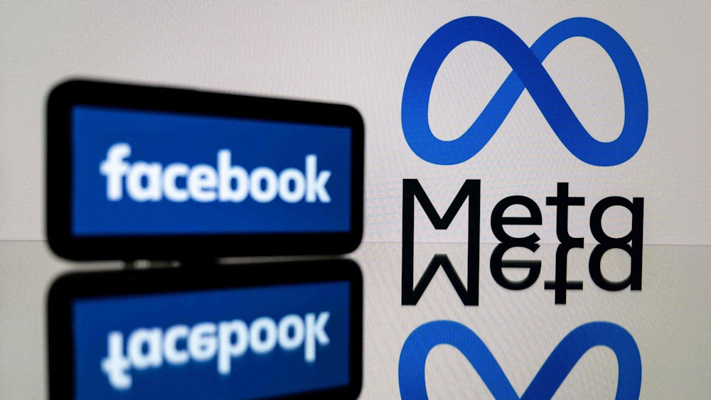 Die Logos von Facebook und Meta, aufgenommen im Januar 2023 in Frankreich.