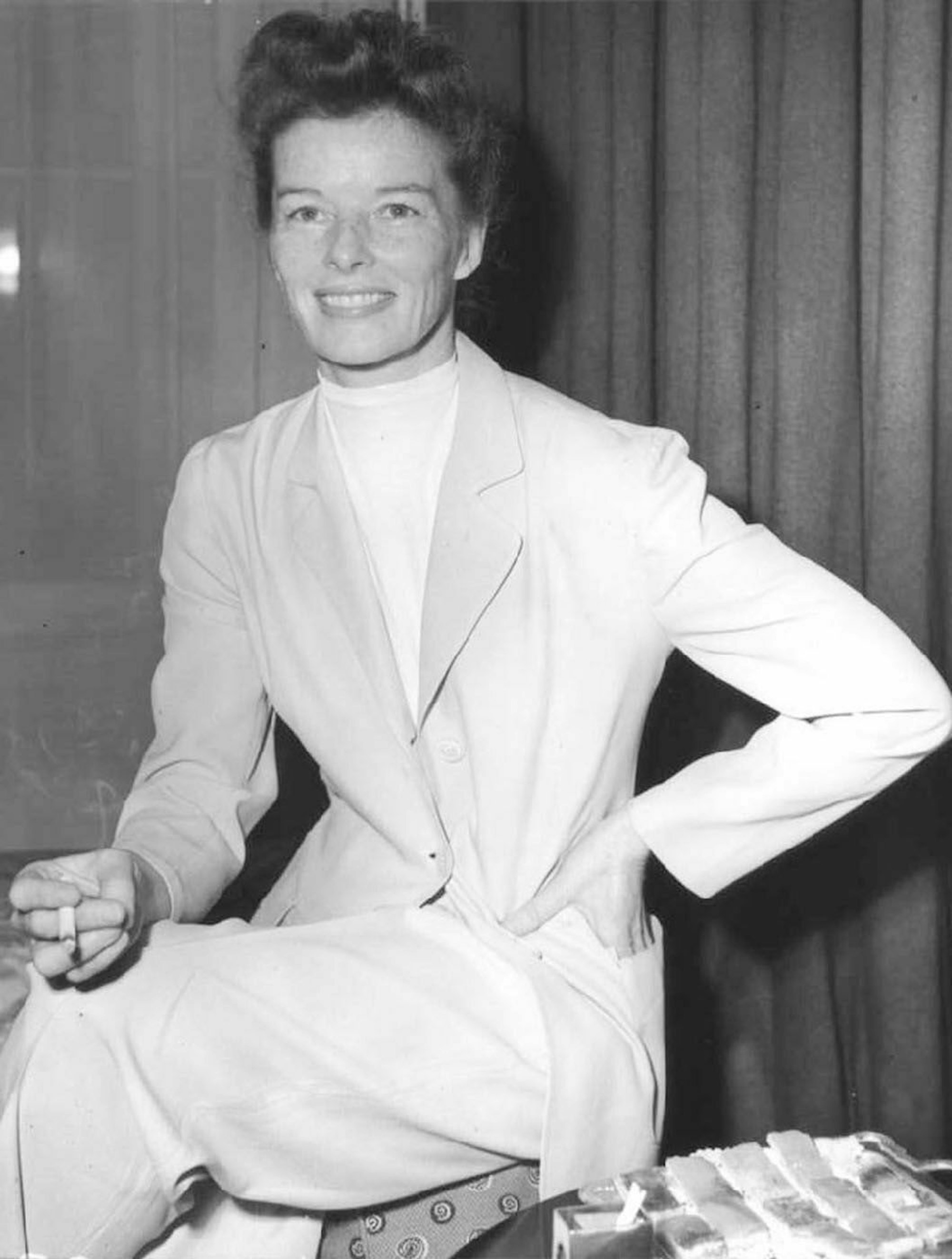 Katharine Hepburn mit Zigarette 1951