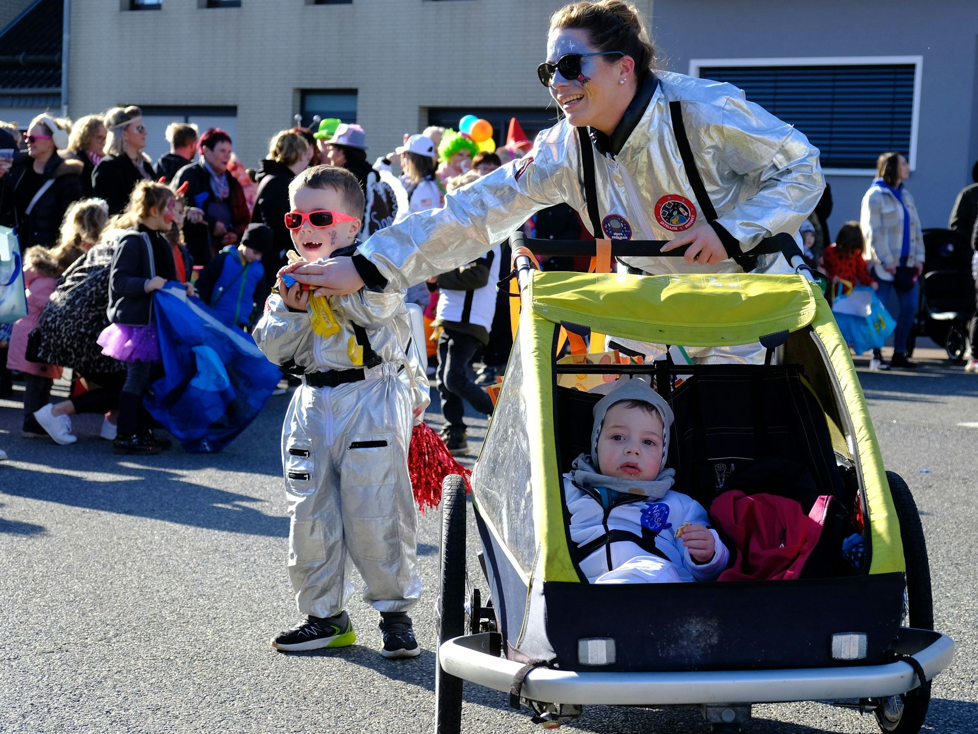 Die Gäste von der IG Rinnener Karneval starteteen diesmal als Astronauten bis in den Weltraum durch.
