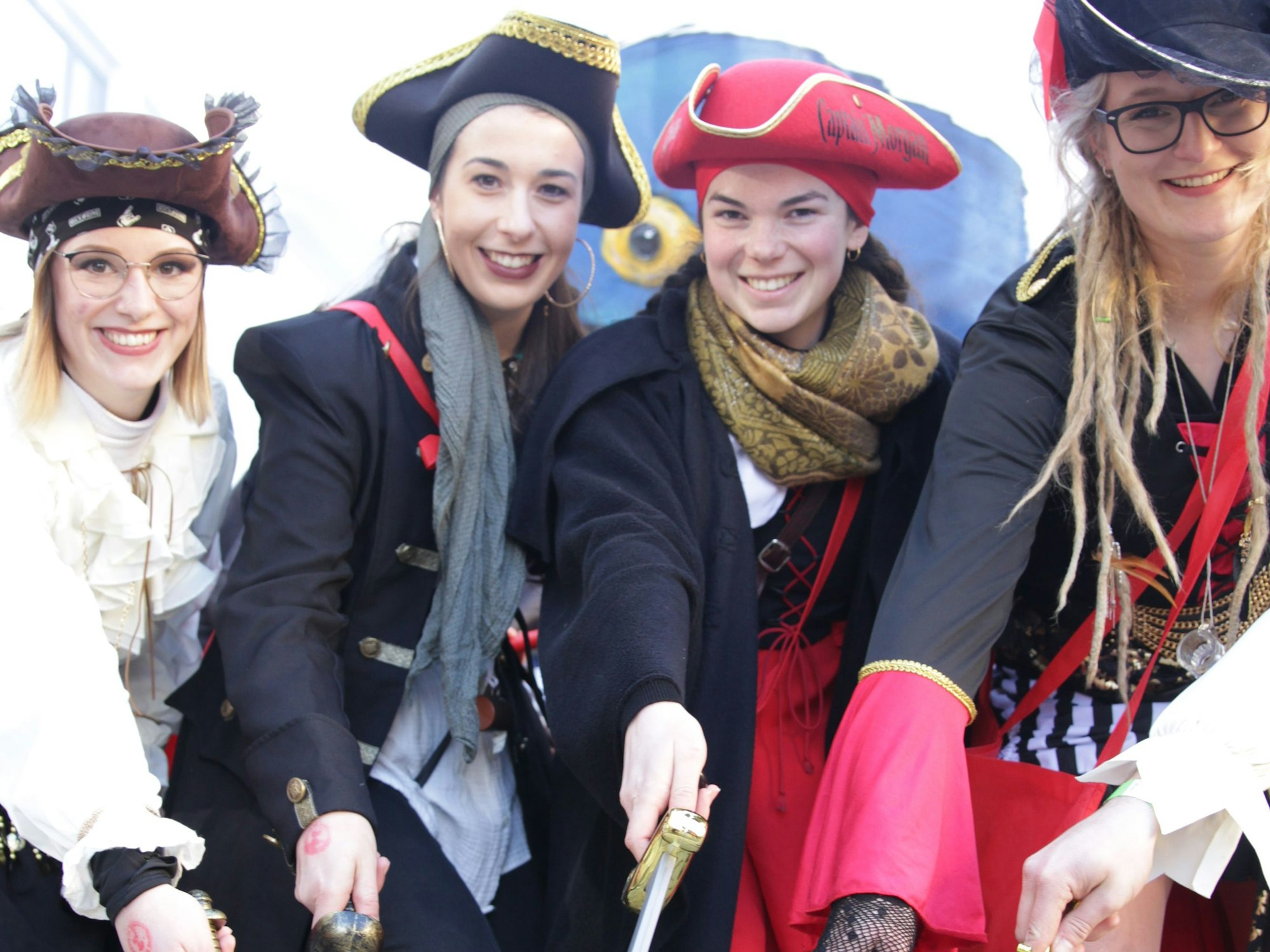 Zum ersten Mal im Gemünder Karneval dabei war die Piratengruppe um Marcel und Ann-Kathrin Sistig.