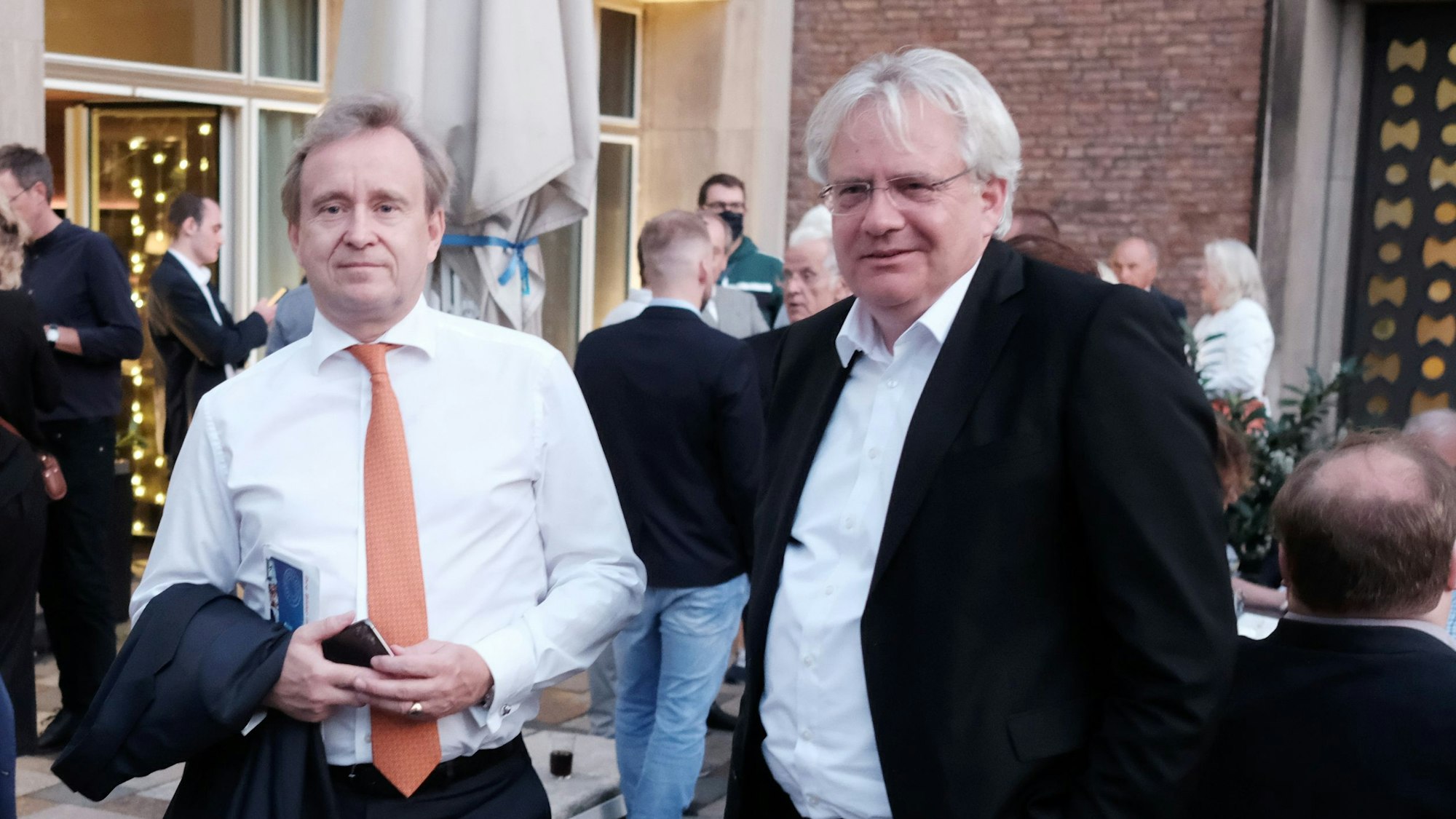 Das Bild zeigt zwei Politiker, es handelt sich um Bernd Petelkau und Ralph Elster.