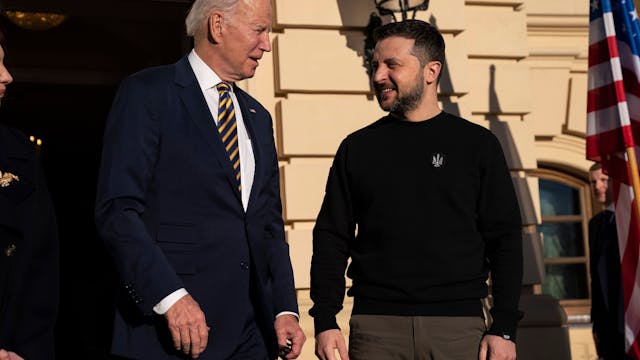 US-Präsident Joe Biden (l.) zu Besuch beim ukrainischen Präsidenten Wolodymyr Selenskyj. Biden war undercover nach Kiew gereist.