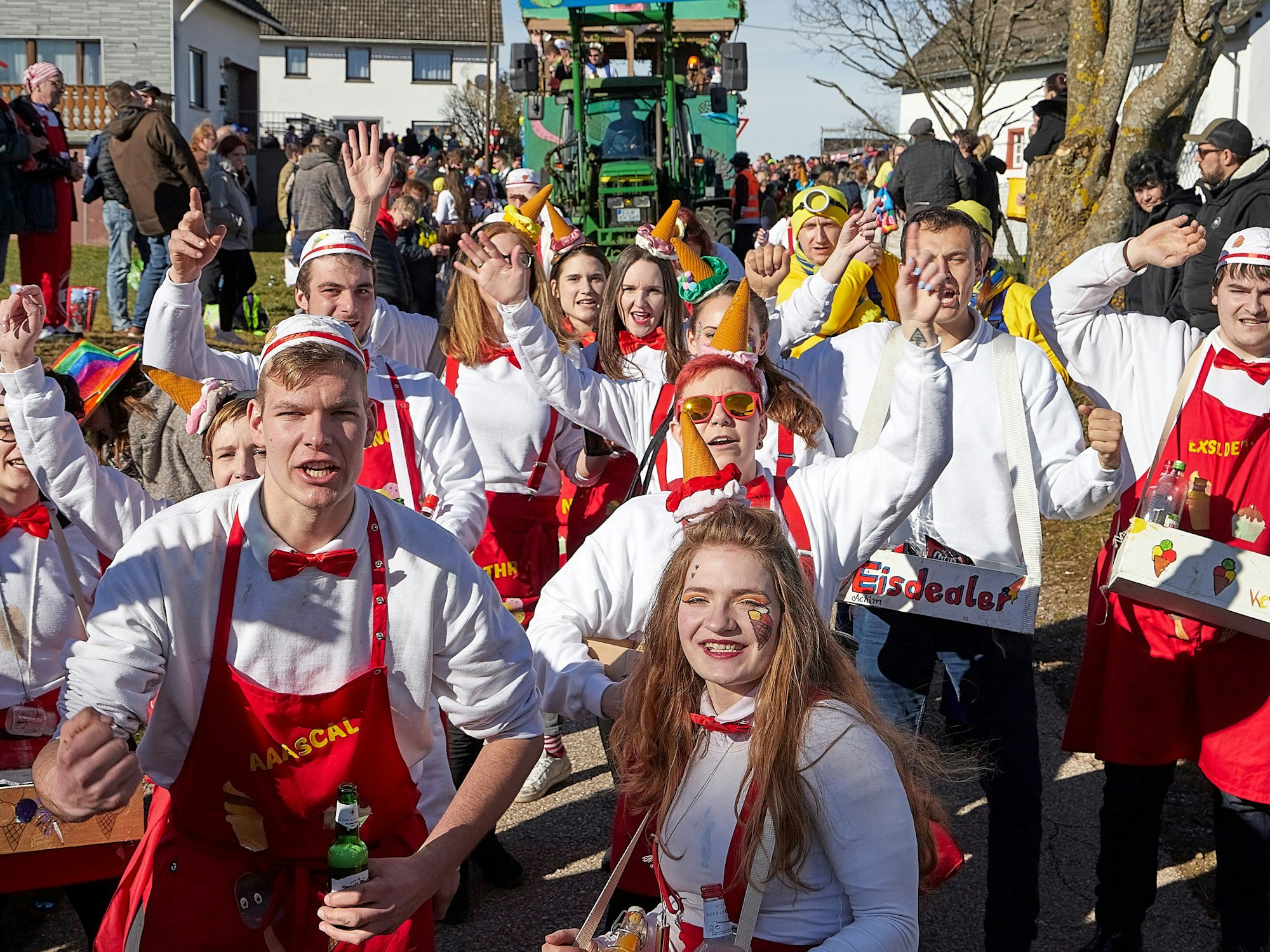 Die Manscheider Eismänner und -frauen feierten im Ländchen den Karnevalsausklang.