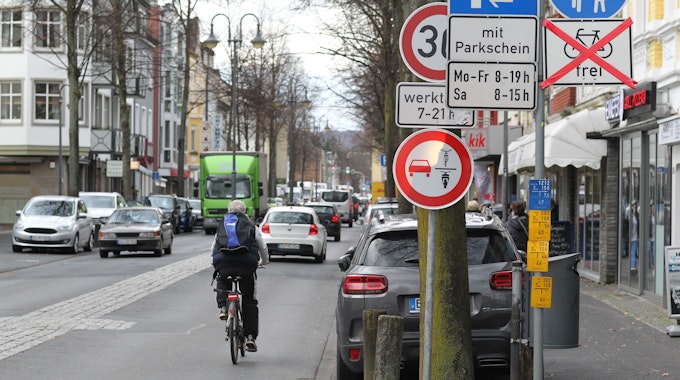 Ein neues Straßenschild gibt es in Hennef 
an drei Stellen in der Innenstadt an der Frankfurter Straße.