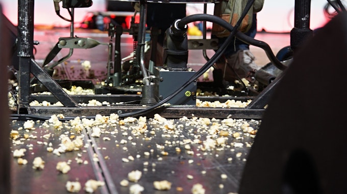 Popcorn auf der Bühne in der Lanxess-Arena.