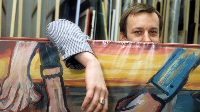 Maler Martin Kippenberger bei den Vorbereitungen zu einer Ausstellung der Jungen Wilden im Folkwang-Haus in Essen
