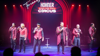 Der "Höhner Rock and Roll Circus" feiert seine Premiere in Mönchengladbach.
