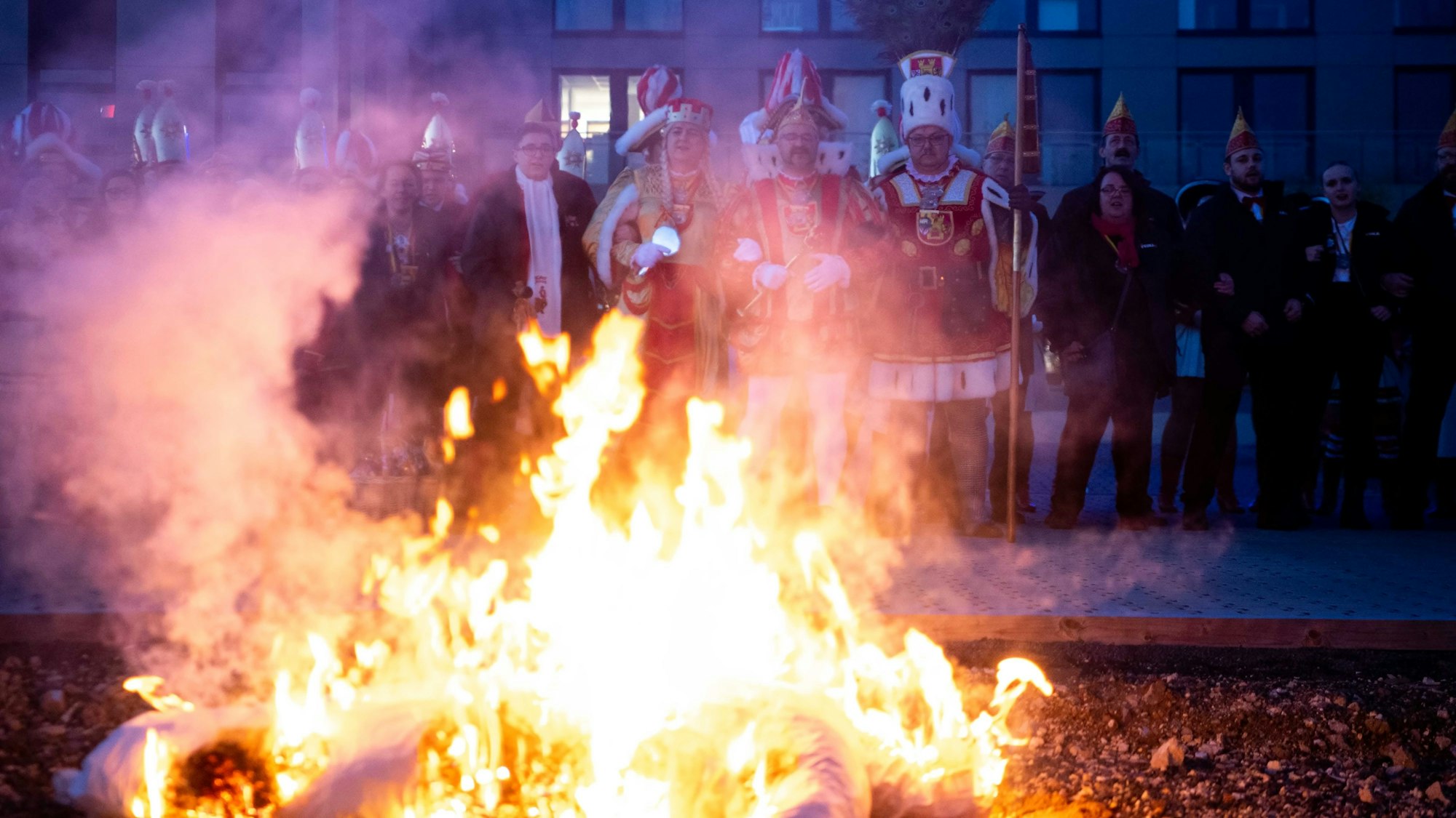 Zum Ende der Karnevalssession wird in Euskirchen der Nubbel verbrannt.