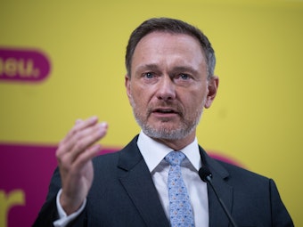 Christian Lindner, Bundesvorsitzender der FDP, spricht während einer Pressekonferenz zum Ergebnis der Wiederholungswahl zum Berliner Abgeordnetenhaus im Hans-Dietrich-Genscher-Haus.