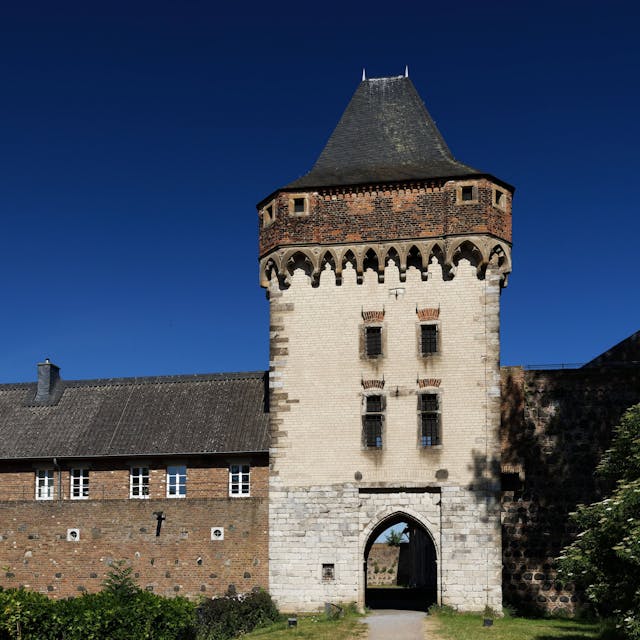 Burg Friedestrom in der historischen Altstadt von Zons