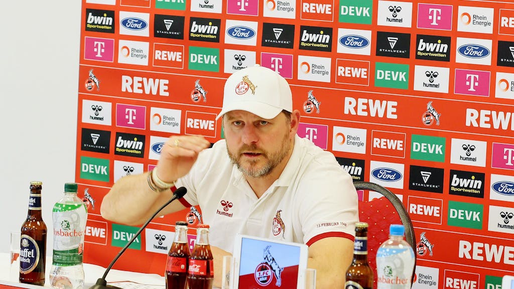 Steffen Baumgart auf der Pressekonferenz zum Heimspiel gegen Eintracht Frankfurt.