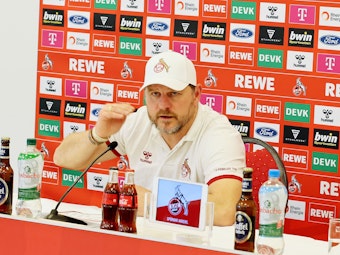 Steffen Baumgart auf der Pressekonferenz zum Heimspiel gegen Eintracht Frankfurt.