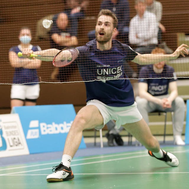 Jan Colin Völker spielt Badminton.