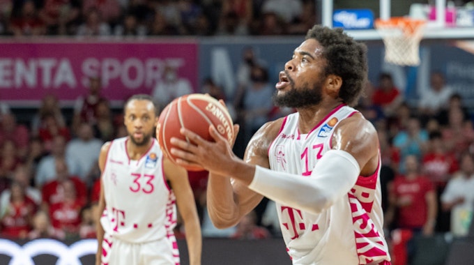 04.06.2022, Bayern, München: Basketball:  Javontae Hawkins von den Telekom Baskets Bonn am Ball.