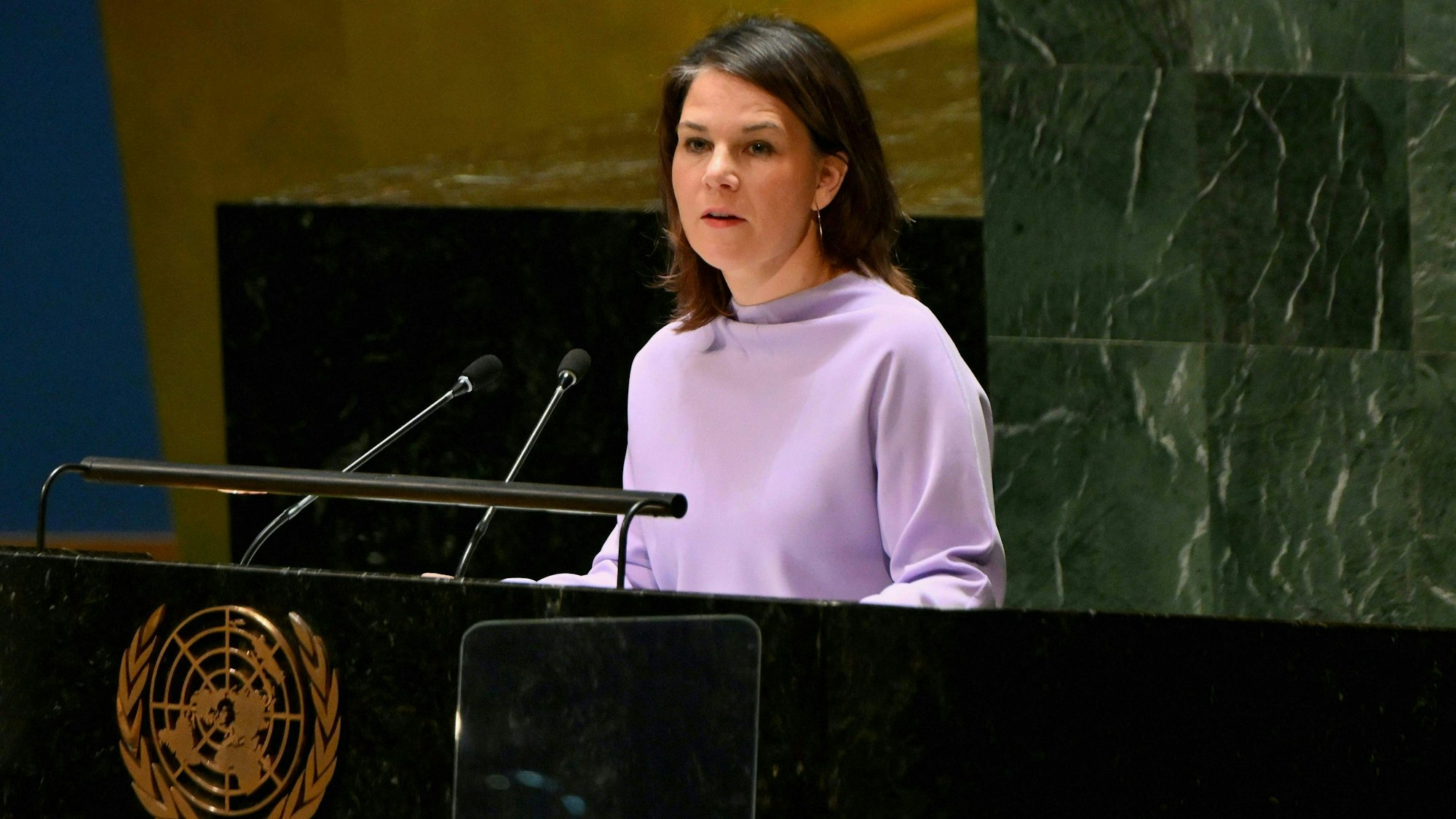 Deutschlands Außenministerin Annalena Baerbock (Grüne) bei spricht vor der UN.