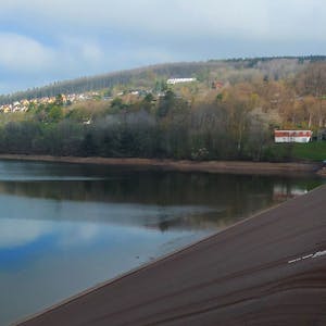Der Kronenburger See in Dahlem im Winterstau