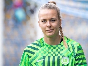 Torhüterin Merle Frohms im Trikot des VfL Wolfsburg vor dem Spiel gegen Turbine Potsdam.